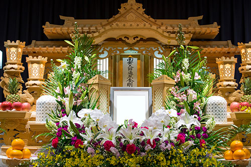 お葬式の祭壇